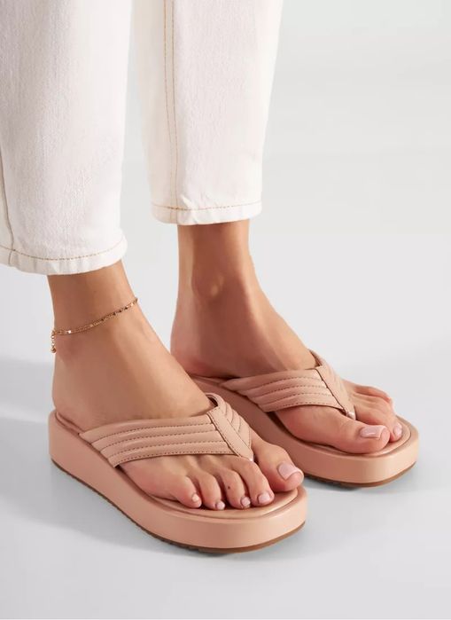 Шльопанці на платформі