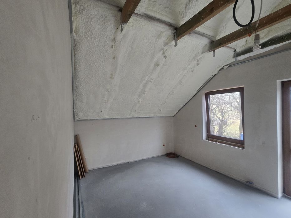 Izolacja Pianą PUR Poddasza Fundamenty Hale