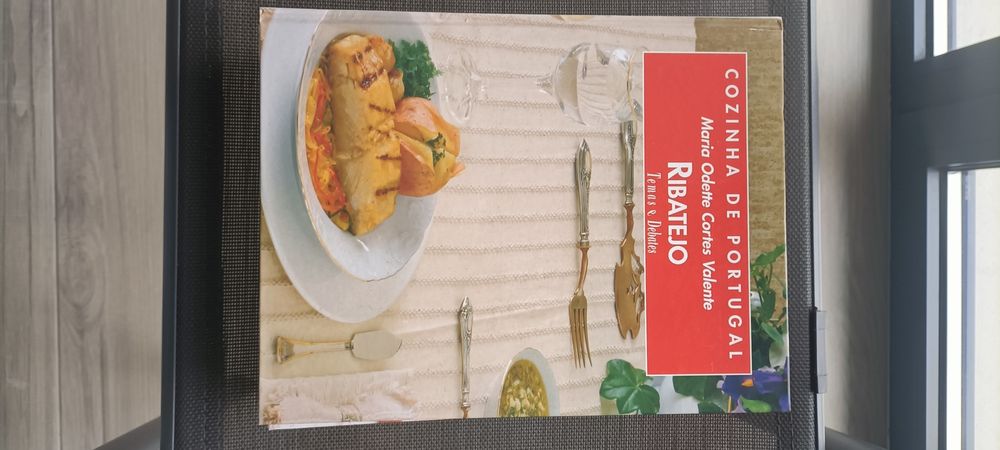 Seis volumes de cozinha de Portugal de Odette Valente