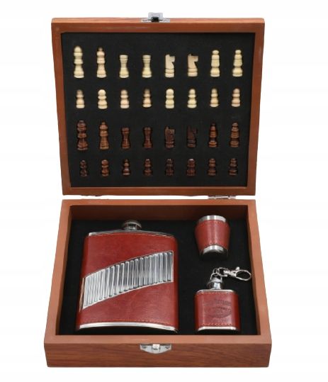 Elegancki Zestaw Prezentowy: Piersiówka, Szachy i Brelok