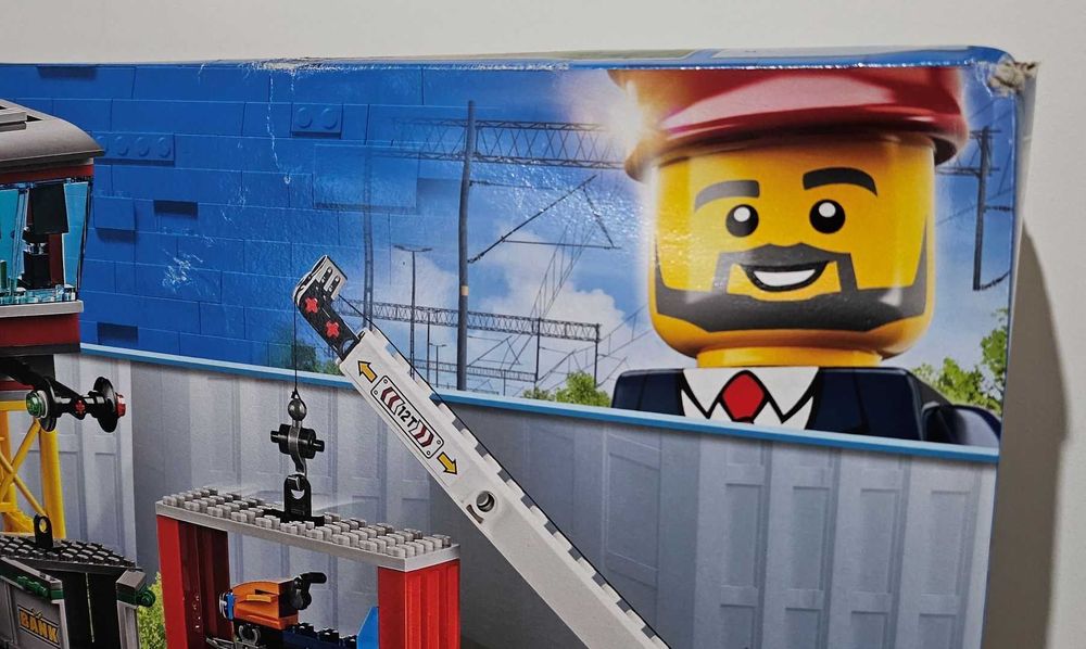 LEGO City 60198 Comboio de Carga (motor com comando Bluetooth)