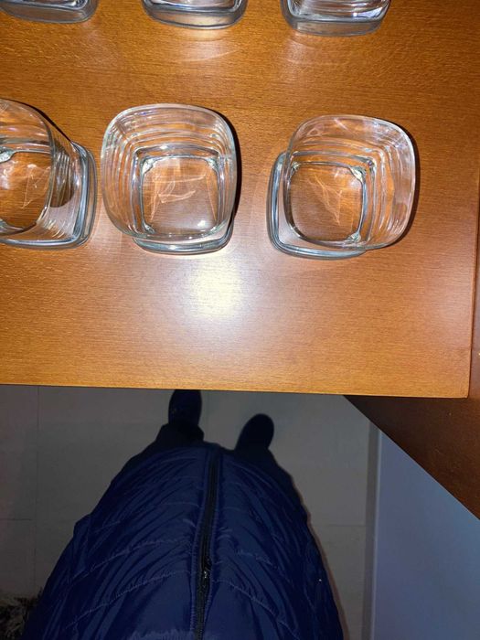 Conjunto de Copos e Garrafa de Whisky c/ Base em Estanho