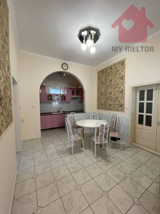 Продаж будинку в центрі міста!