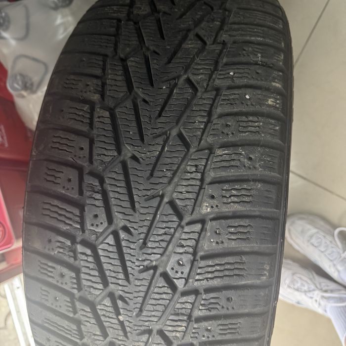 Шини  на автомобіль 245/50/R18