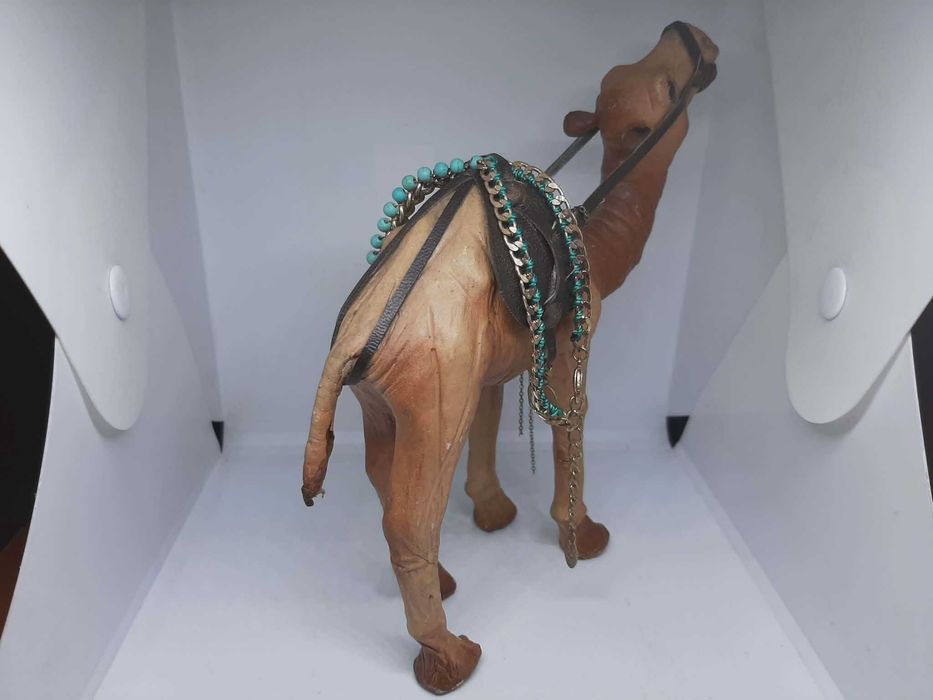 Figurka Wielbłąda ze Skóry