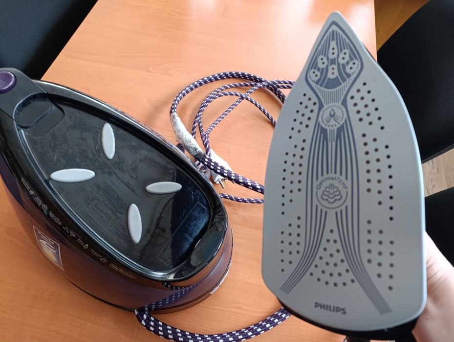 Парогенератор Philips PerfectCare Aqua Silence GC8650/80 — швидке і легке прасування!
