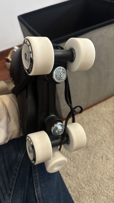 Patins, capacete, acessorios