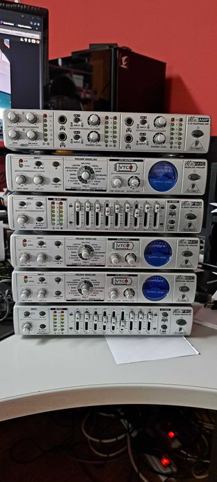 Equipamento rack Behringer
