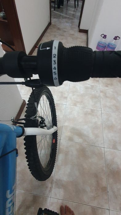 Bike/Berg/azul airborne