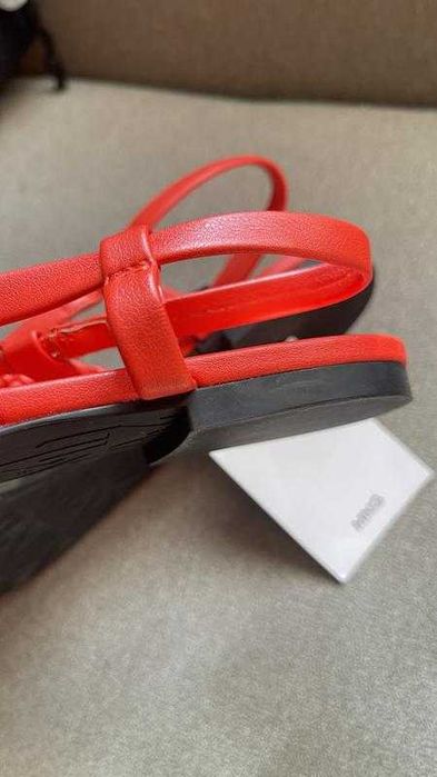 Червоні туфлі босоніжки слінгбеки mango