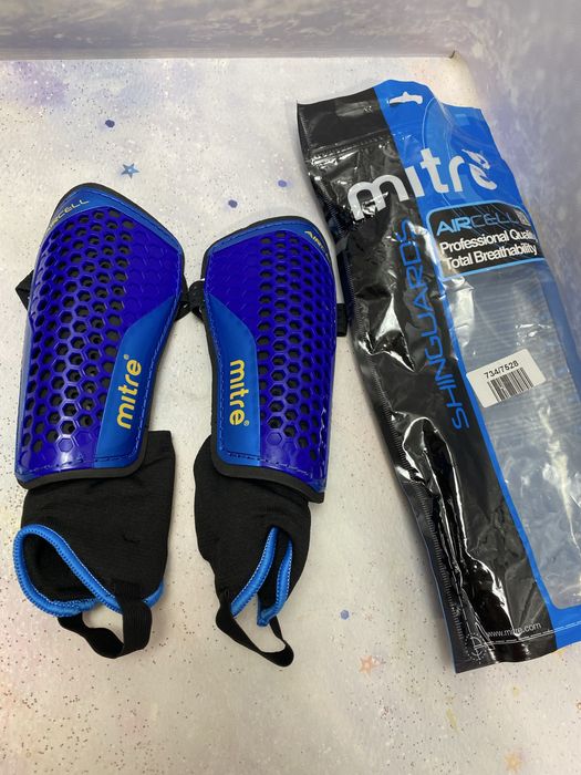 Спортивні речі футбольні щитки Mitre, наколінники, рукавички