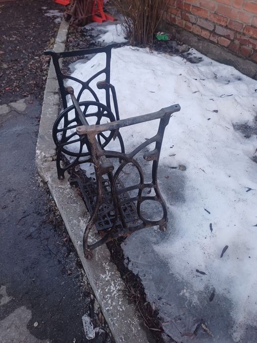 Станіна швейної машини