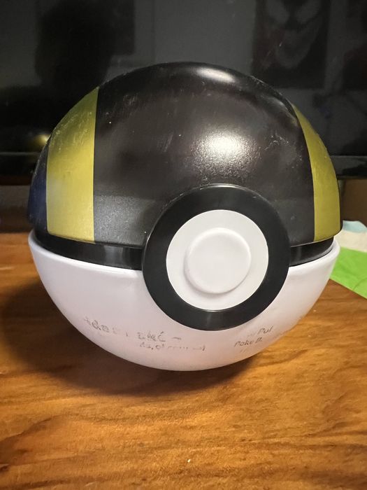 Poké Balls Tins
