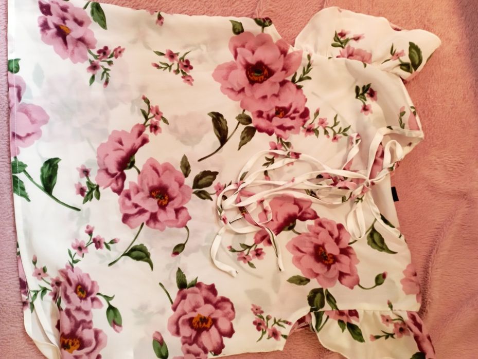 Paczka ubrań rozmiar S sztuk 8. Cena za wszystko