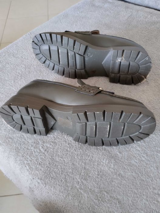 Sapatos novos camurça e 1 pele