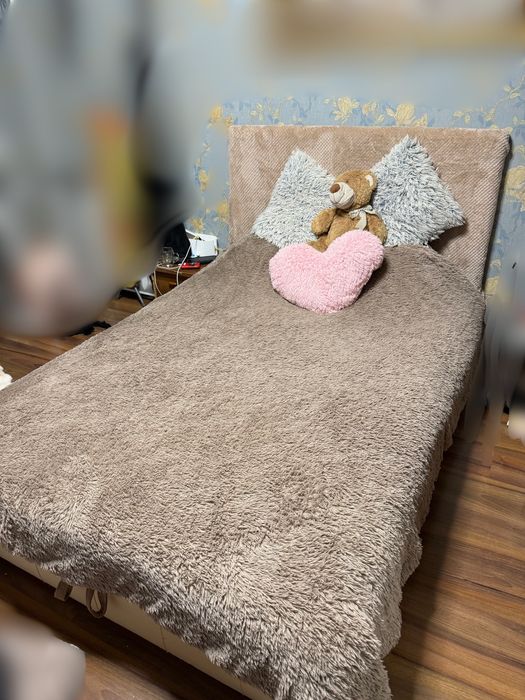 Кровать с матрасом 140*200