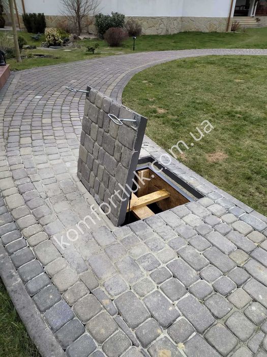Прихований герметичний люк під бруківку в вуличний підвал каналізації