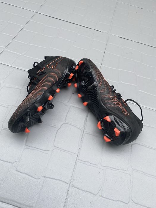 Chuteiras Puma Future FG/AG Pretas e Laranja Nº41 – Excelente Estado