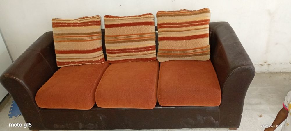 Sofá de três lugares