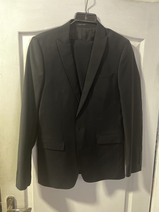Чоловічий костюм Zara