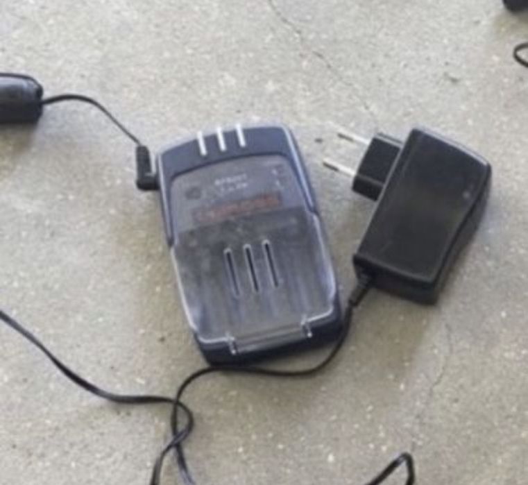 carregador pilhas, arca termica, cds virgens novos