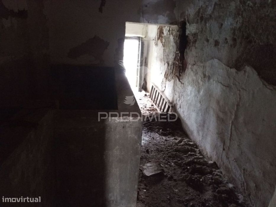 Moradia T6 para reconstrução no coração do Alandroal — com vista ma...