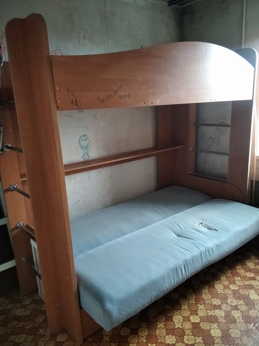 Продам ліжко двух ярусне