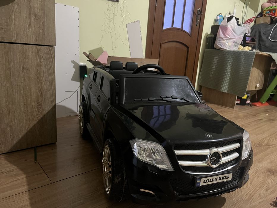 Машинка авто елкктро на акумуляторі з пультом управління