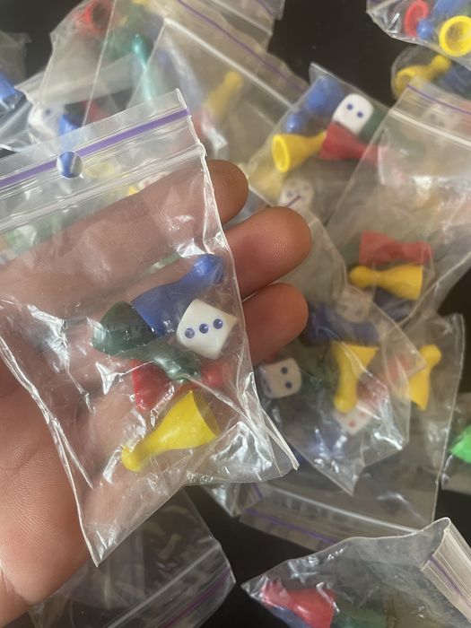 Комплект гральні кубики з фішками