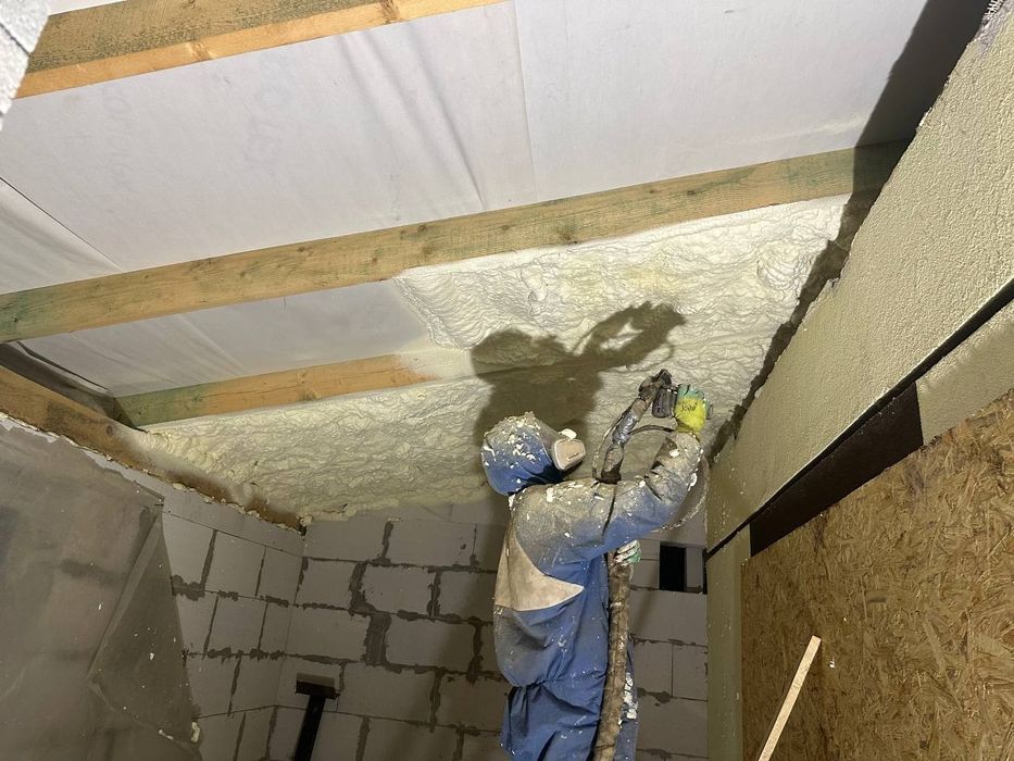 Утеплення пінополіуретаном, піною, Ппу / Старий Самбір та околиці.