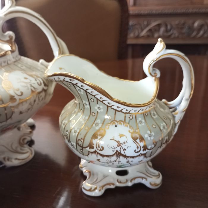 Conjunto  bule e leiteira Rococó
