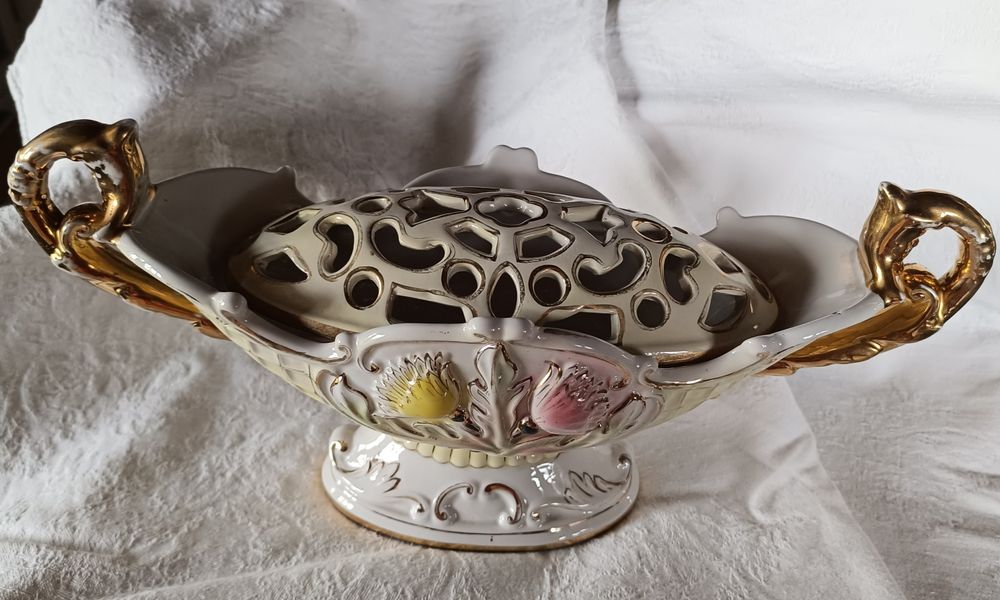 Floreira ou centro de mesa da fabrica RB de Alcobaça, formato ovalado