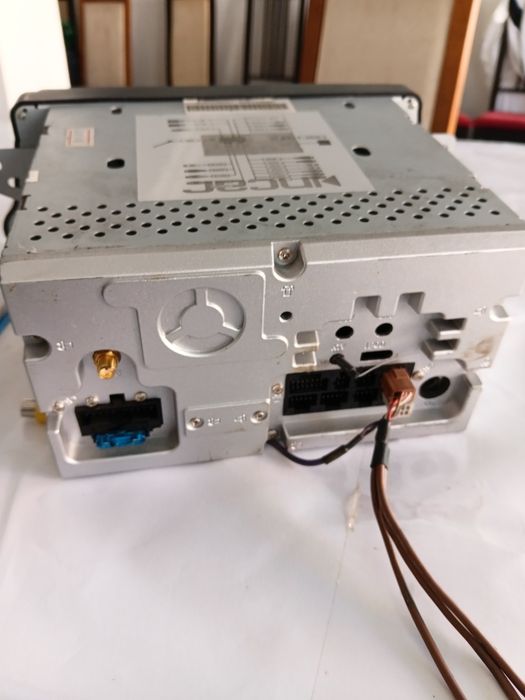 Auto -Radio Multimédia  com navegação GPS integrada formato 2 DIN ( usado bom estado)