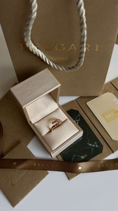 Прикраси аксесуари каблучка сережки BVLGARI Cartier Hermes