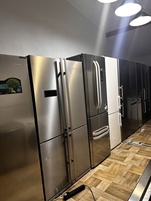 Холодильник HOTPOINT-ARISTON no frost,привезений з Німеччини.