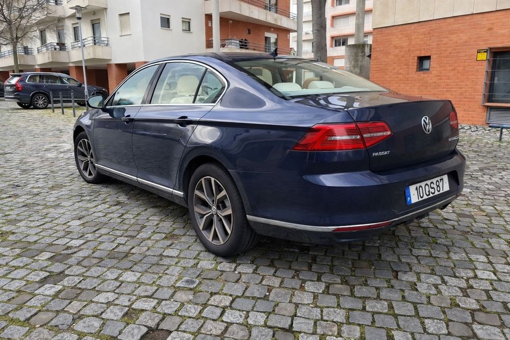 Volkswagen 2.0 TDI DSG — Interior em pele branca,