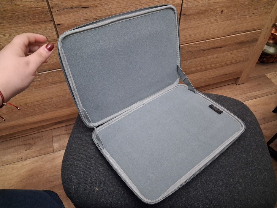 Etui do laptopa (mackbook m4)