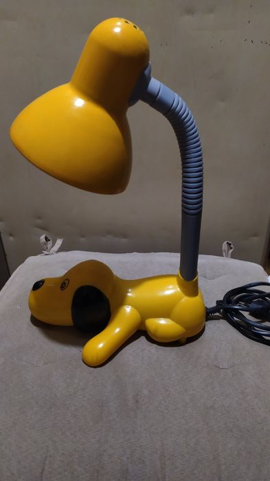 Настільна лампа.