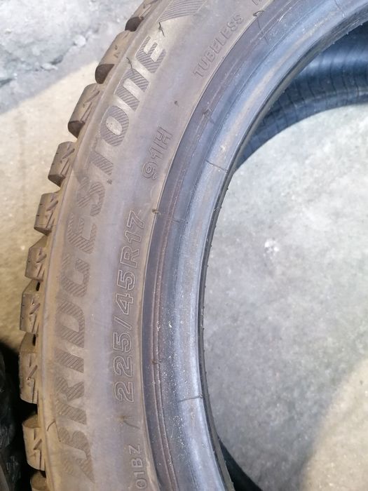 225/45/17 Bridgestone 2025 rok zimowe