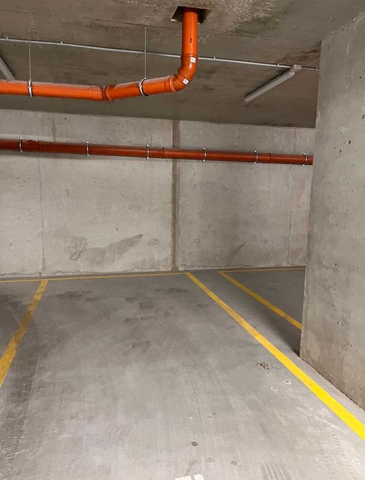 Miejsce postojowe w garażu ul. Jarzębinowa 2