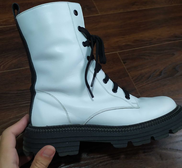 Жіночі білі зимові черевики