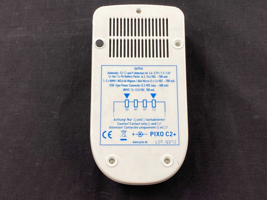 Carregador de pilhas universal