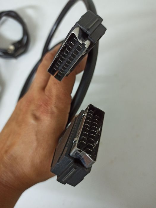 3 Various TV Cables64751292881539123