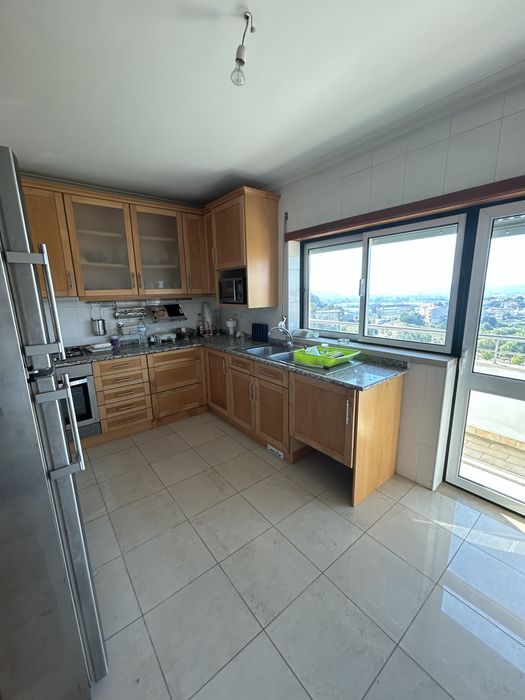 Arrenda-se quartos ou suite (quarto com Wc exclusivo) no centro de Leiria com ar condiiconado e aquecimento central