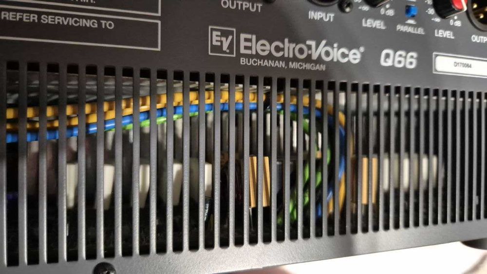 Продам профессиональный усилитель  Electro-Voice Q66