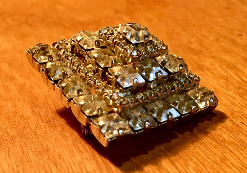 ALFINETE ANTIGO - em forma de pirâmide - 3,5 x 3,5 x 2,2 cm/s