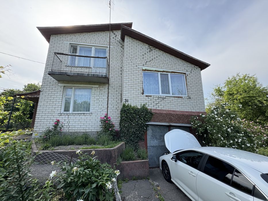 Продаж приватного трьохповерхового будинку в центрі