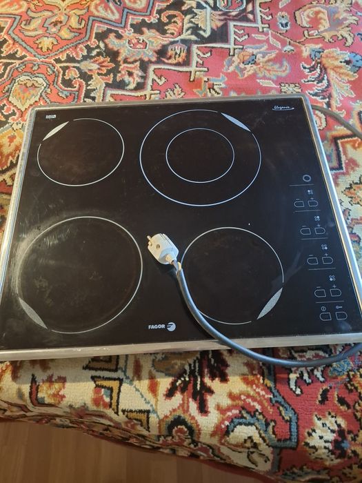 Placa de fogão elétrica "Fagor" usada como nova