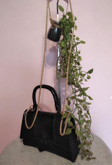 Mini mala preta corrente ou mão