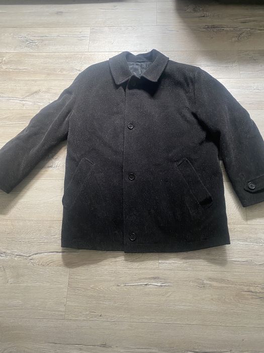 Krótki ocieplany płaszcz męski